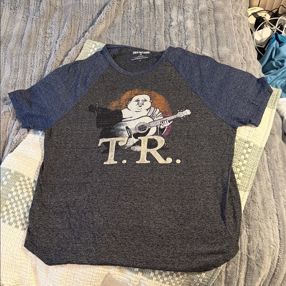 Men’s True Religion t shirt